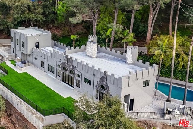 15851 Mulholland Place, Los Angeles CA: https://media.crmls.org/mediaz/a72f43d8-359b-41be-96a7-a0efb98c920f.jpg