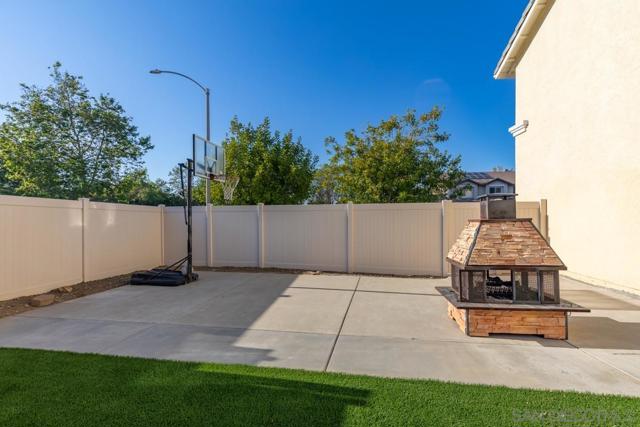 1889 Autumn Ln, Vista CA: https://media.crmls.org/mediaz/a7300508-140c-498d-a464-099e924230a2.jpg