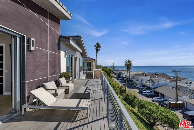 25423 Malibu Road, Malibu CA: https://media.crmls.org/mediaz/a7304d9e-c699-4a65-aa40-cacbcef08ee8.jpg