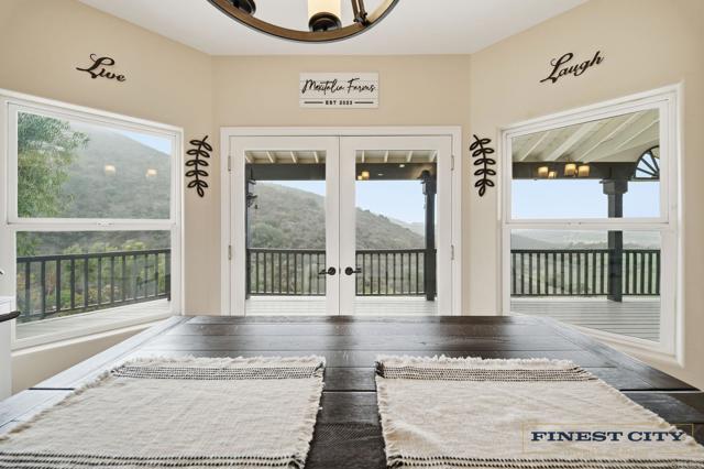 Detail Gallery Image 7 of 65 For 1925 Robinhood Rd, Vista,  CA 92084 - 5 Beds | 4/1 Baths