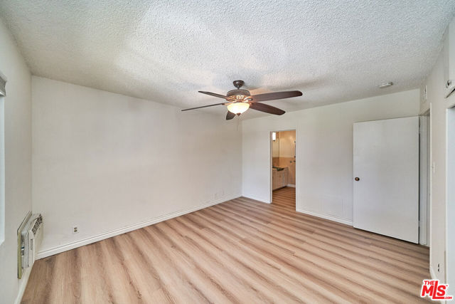 12129 Beverly Boulevard, Whittier CA: https://media.crmls.org/mediaz/a730e2d8-5c36-4662-87a7-244e070f9586.jpg