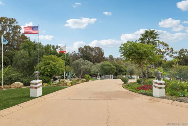 13371 Summit Cir, Poway CA: https://media.crmls.org/mediaz/a7311e95-c38b-40d2-aa65-e7bbf462b85c.jpg