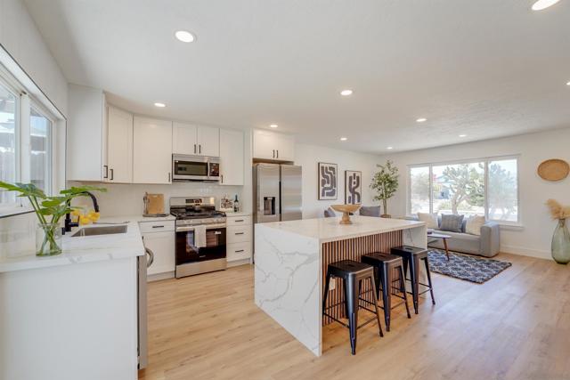 8896 Belfast Cir, San Diego CA: https://media.crmls.org/mediaz/a73166ca-1d2f-4043-bfdf-341d4bfc6e20.jpg