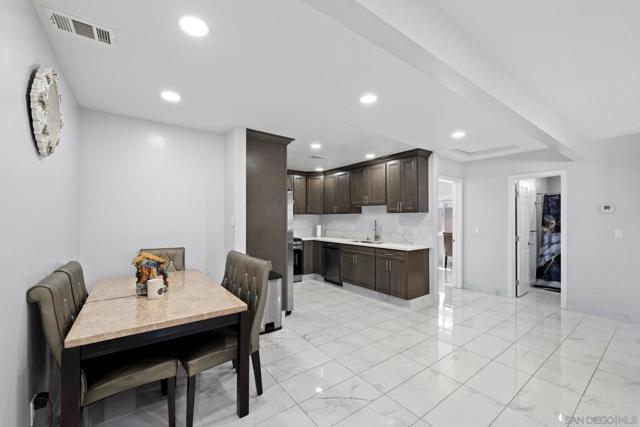 619 Dorothy St, El Cajon CA: https://media.crmls.org/mediaz/a7320014-c6d9-4cf2-a1ee-982aeebc7ca9.jpg