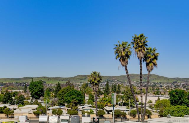 10790 Riderwood Ter, Santee CA: https://media.crmls.org/mediaz/a7321f5f-1f6c-42b9-91e0-6f0d444de524.jpg