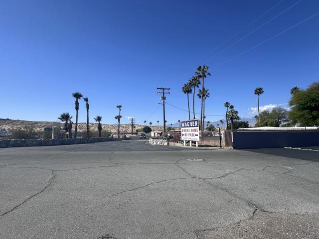18801 Roberts Rd., Desert Hot Springs CA: https://media.crmls.org/mediaz/a7322455-f28d-4190-bc8c-e75bbe47d146.jpg