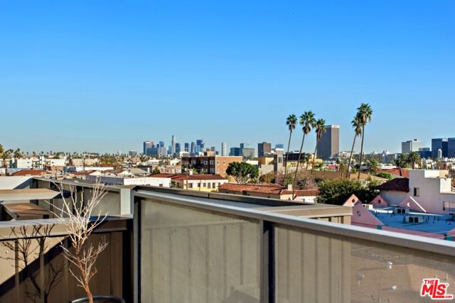 140 S Gramercy Place, Los Angeles CA: https://media.crmls.org/mediaz/a73245b6-133b-430e-af4a-63214bc38f57.jpg
