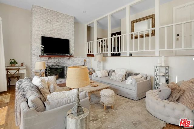 3625 Serra Road, Malibu CA: https://media.crmls.org/mediaz/a732508c-c23f-4000-8338-4a1e4f6c48dc.jpg