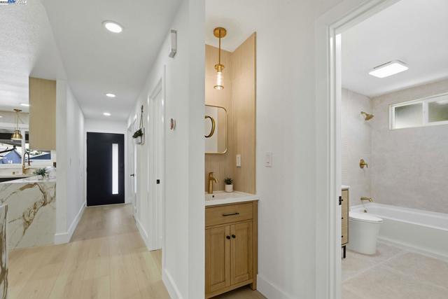 32252 Coronation dr, Union City CA: https://media.crmls.org/mediaz/a73250c9-407b-436a-aed2-40ccf71f872d.jpg