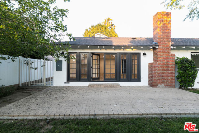 8335 GLADBECK Avenue, Northridge CA: https://media.crmls.org/mediaz/a73258dc-76c6-4272-8936-abc16621acaa.jpg