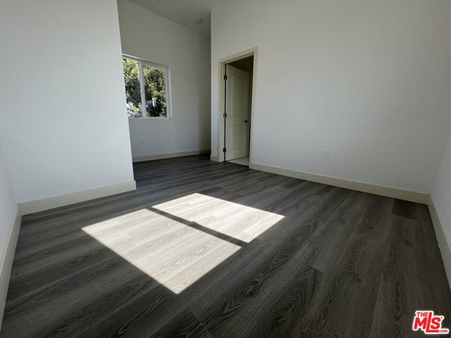 8640 1/2 Baring Cross Street, Los Angeles CA: https://media.crmls.org/mediaz/a7327aa7-4391-46b7-8f68-59612aa29afd.jpg