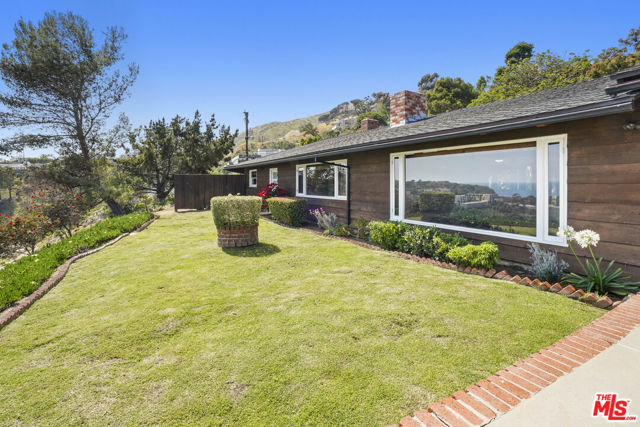 3217 Colony View Circle, Malibu CA: https://media.crmls.org/mediaz/a7328f19-6279-4f5f-8361-bb60aad365fd.jpg