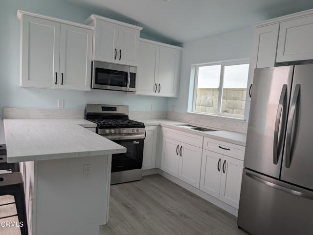 2220 Joyce Place, Oxnard CA: https://media.crmls.org/mediaz/a732b514-777a-4f64-90a9-e973f4f3a904.jpg