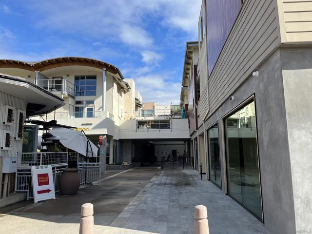 687 S Coast Highway, Encinitas CA: https://media.crmls.org/mediaz/a732b9d4-7b8e-4310-8000-298f6713cb34.jpg