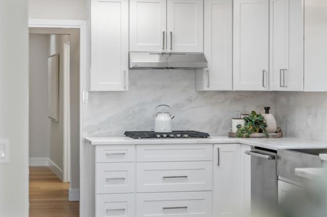 140 Stonybrook Road, Los Gatos CA: https://media.crmls.org/mediaz/a732d6ea-87c9-48cb-87ed-77953ab276da.jpg
