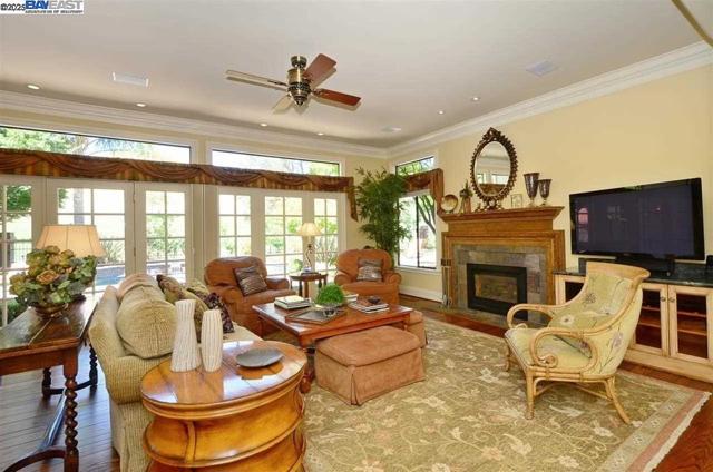 5045 Blackhawk Dr., Danville CA: https://media.crmls.org/mediaz/a732e3cd-f7fb-4926-865d-af05b7f7faec.jpg