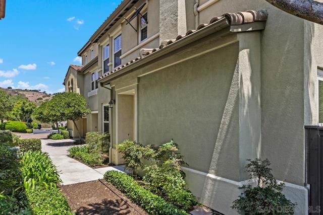 2045 Silverado St, San Marcos CA: https://media.crmls.org/mediaz/a7340be5-4631-4283-88e8-547dcd80eedb.jpg