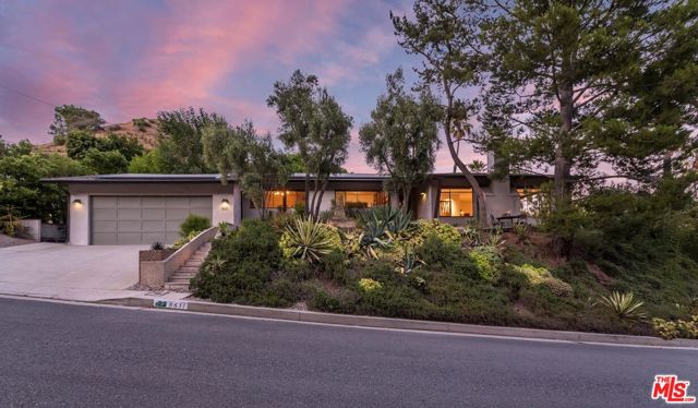 8631 Allenwood Road, Los Angeles CA: https://media.crmls.org/mediaz/a7345947-aa0c-44f9-a172-9e4f53b3df7a.jpg