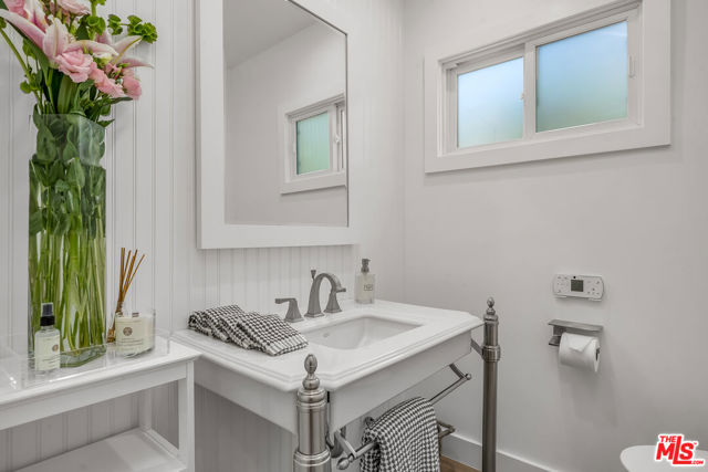 Image 19 of 43 For 2620 Grand Canal