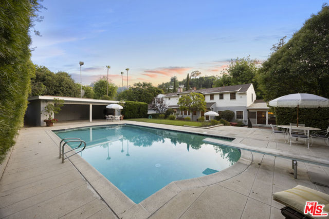 3734 Longridge Avenue, Sherman Oaks CA: https://media.crmls.org/mediaz/a734ceb4-03bf-4bf7-9f7c-4d11367b9126.jpg