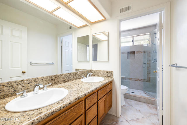 525 Myrtle Court, Oak Park CA: https://media.crmls.org/mediaz/a734edec-eb28-4557-a4b0-f6bcdf5585a1.jpg