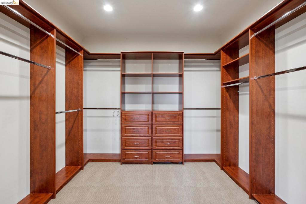 https://media.crmls.org/mediaz/a7351f4f-dc24-426d-915d-4a62020a3fe3.jpg?preset=X-Large