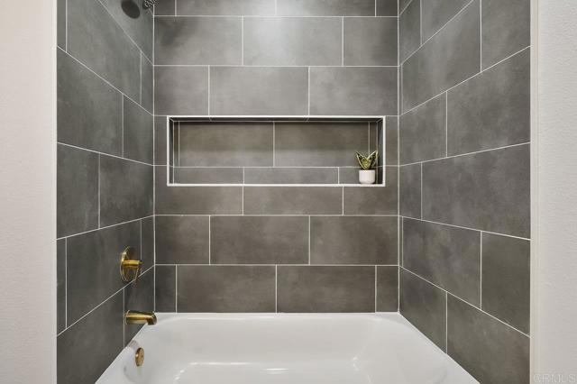 Image 23 of 40 For 17515 Devereux Rd