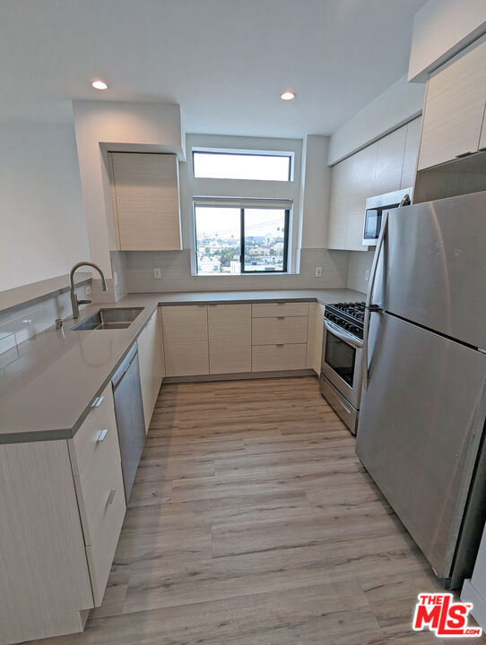 338 N Mariposa Avenue, Los Angeles CA: https://media.crmls.org/mediaz/a7352f3a-53fd-4814-bf49-be5c3e9b4306.jpg