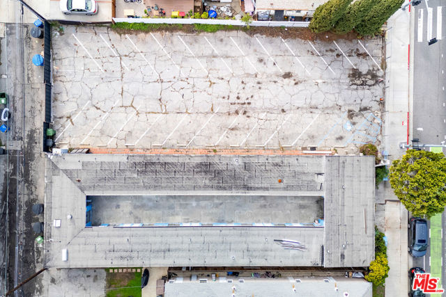 2338 Ocean Park Boulevard, Santa Monica CA: https://media.crmls.org/mediaz/a73532bb-a7d0-4a03-8ca4-84d571abbaa5.jpg