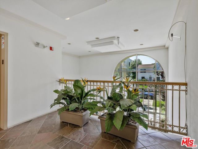 937 12th Street, Santa Monica CA: https://media.crmls.org/mediaz/a735420f-a9c0-4d79-9209-1c39e13a2591.jpg