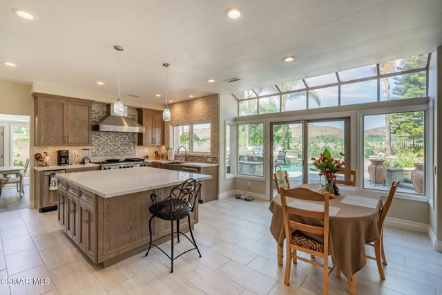 691 Larchmont Street, Simi Valley CA: https://media.crmls.org/mediaz/a7358c85-ed52-4d41-b1aa-dfa3aec2587e.jpg