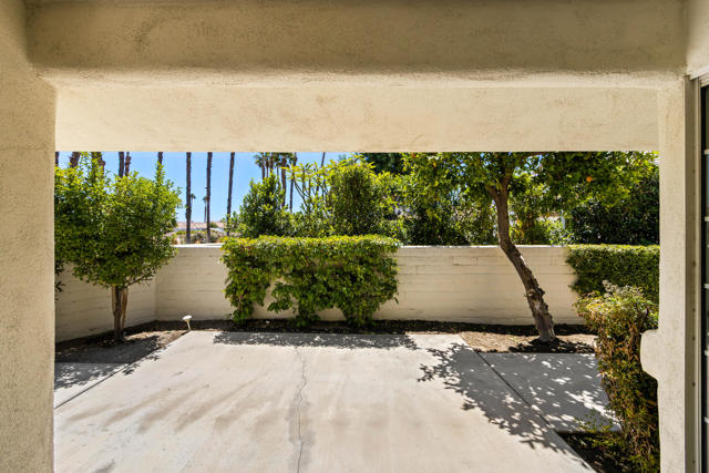 43870 Via Granada, Palm Desert CA: https://media.crmls.org/mediaz/a7358ef7-ef68-49b2-a7b2-63fca9b8fbf1.jpg