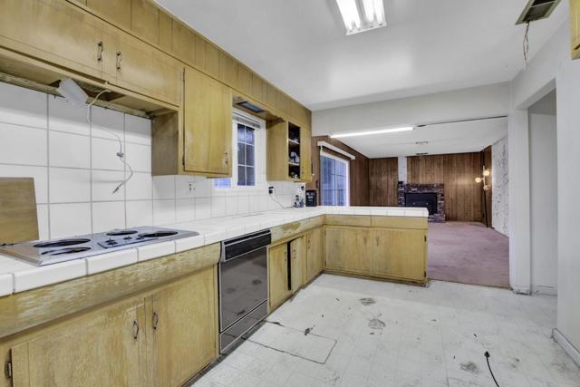 8734 Hermosa Court, Stockton CA: https://media.crmls.org/mediaz/a735e06a-dc96-4da3-80b6-423571760d1e.jpg