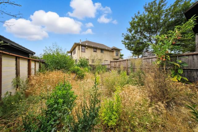 943 26th Street, Oakland CA: https://media.crmls.org/mediaz/a7369cde-156c-4ff5-8c50-ea8850c92b11.jpg