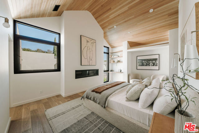 3440 Cattaraugus Avenue, Culver City CA: https://media.crmls.org/mediaz/a7369d2f-b090-4760-b505-1994a75d8233.jpg