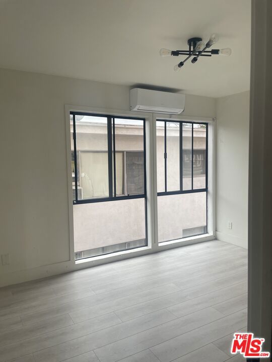 1609 Veteran Avenue, Los Angeles CA: https://media.crmls.org/mediaz/a7373e60-d905-430a-a9c0-229ab9da141d.jpg