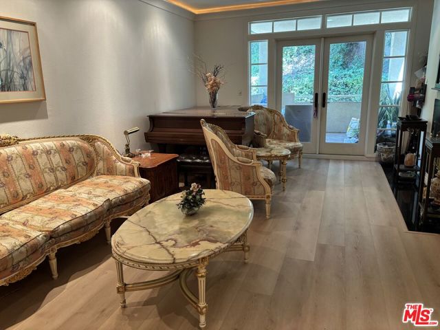2222 N Beachwood Drive, Los Angeles CA: https://media.crmls.org/mediaz/a737c8c2-0ac7-4198-9edc-b56886f1da21.jpg