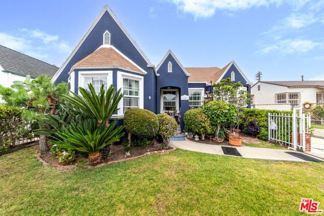 1841 Clyde Avenue, Los Angeles CA: https://media.crmls.org/mediaz/a73884cc-a5d6-4ff6-9073-219bd7a74fa1.jpg