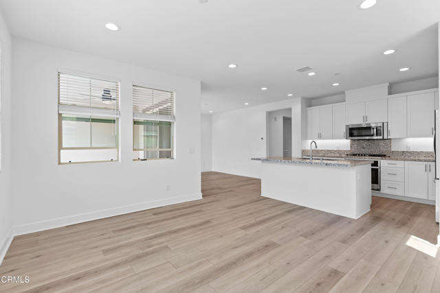 5024 Rexton Drive, Camarillo CA: https://media.crmls.org/mediaz/a738c2c5-a897-4aca-a99e-2c10f34c5545.jpg