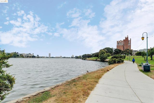 389 Belmont St, Oakland CA: https://media.crmls.org/mediaz/a7390801-e154-4713-b1bd-1b0faad06071.jpg