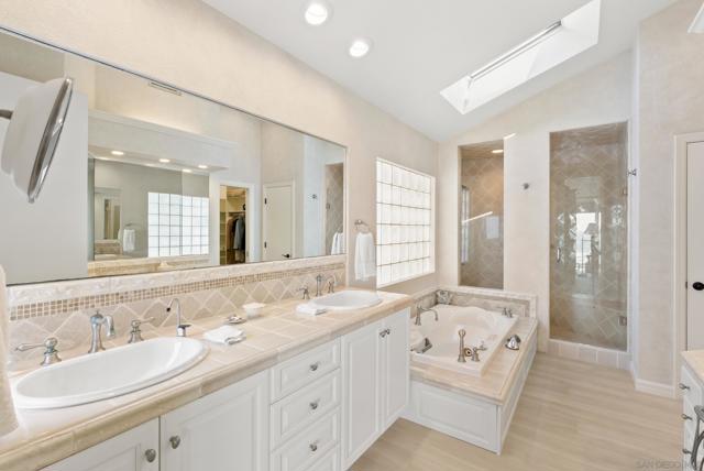 8510 El Paseo Grande, La Jolla CA: https://media.crmls.org/mediaz/a73914aa-895b-4152-b35e-fbcac0c2d57c.jpg