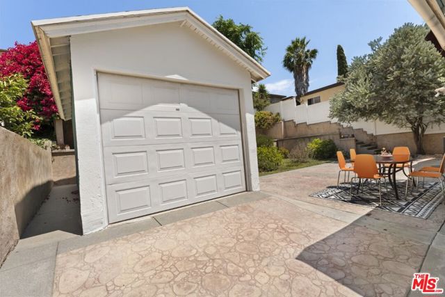 1179 Bellevue Avenue, Los Angeles CA: https://media.crmls.org/mediaz/a7393d08-625d-4f93-aa39-7862e25dc680.jpg