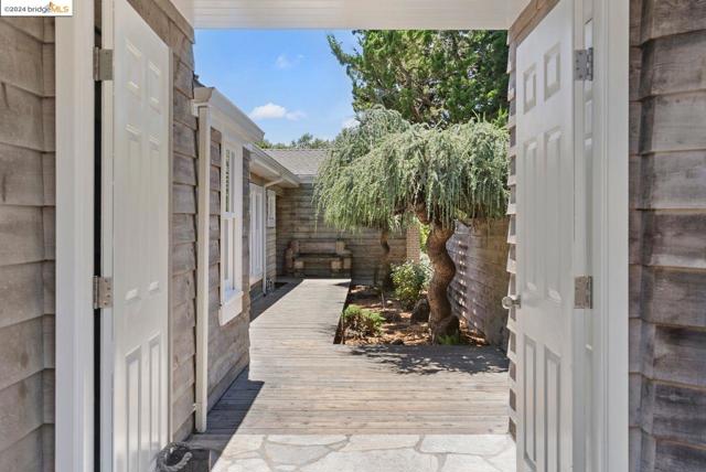 Details for 5600 Weaver Pl, Oakland, CA 94619