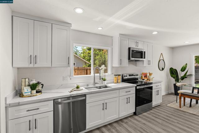 3319 Claudia Dr, Concord CA: https://media.crmls.org/mediaz/a73a4da3-2fa9-48b4-acae-2c1c12dcce6e.jpg