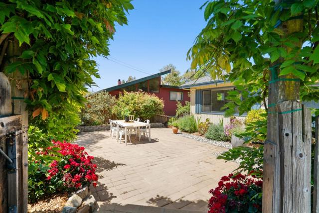 3407 Maplethorpe Lane, Soquel CA: https://media.crmls.org/mediaz/a73a7b04-19ef-44b2-96d6-9a1f85d26c57.jpg