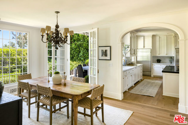 130 S Cliffwood Avenue, Los Angeles CA: https://media.crmls.org/mediaz/a73a902d-ed9a-4e5c-a571-bd3e96e61e49.jpg