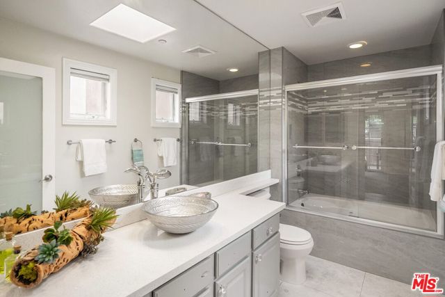 1311 Centinela Avenue, Santa Monica CA: https://media.crmls.org/mediaz/a73aa0e6-b476-49a7-8699-1f91b609c820.jpg