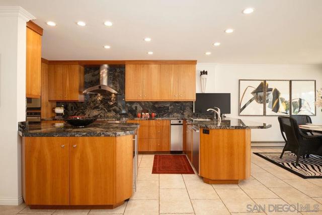 105 Antigua Ct, Coronado CA: https://media.crmls.org/mediaz/a73ad54f-12fc-4549-baff-b5dedfd261ce.jpg