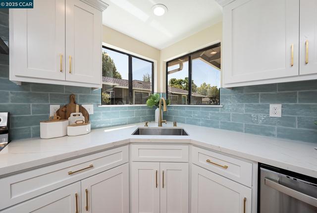 2128 Presidio Ct, Danville CA: https://media.crmls.org/mediaz/a73ae2ad-37e8-4c6c-87bc-384b9509e2e0.jpg