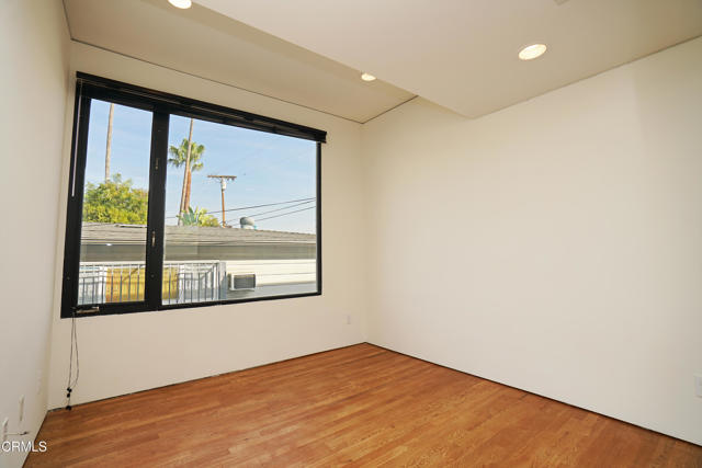 1325 Linda Rosa Avenue, Los Angeles CA: https://media.crmls.org/mediaz/a73b70f0-e980-44f2-a4b1-2ffad38b618f.jpg